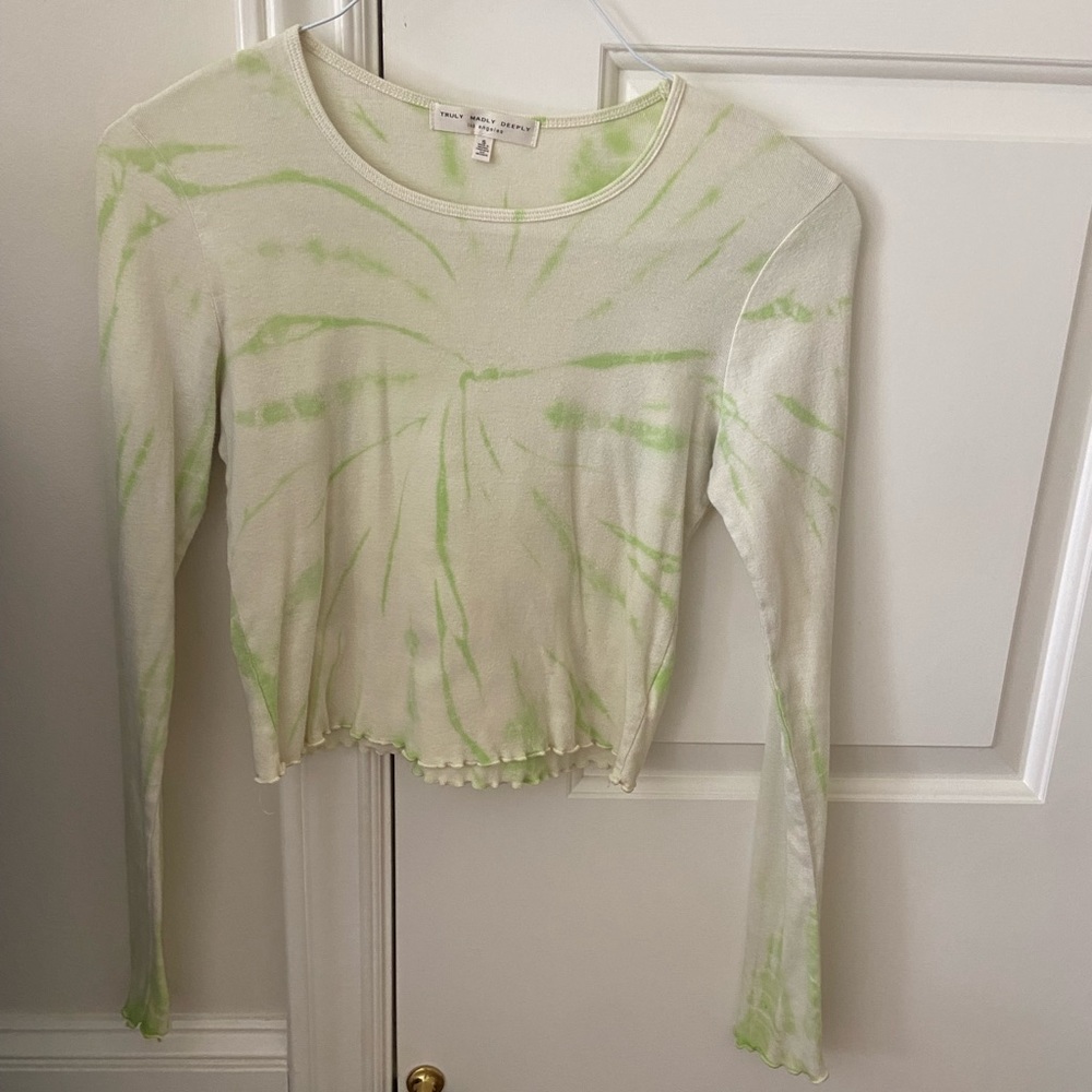 UO long sleeve crop top